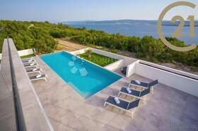 Prodej luxusní vily (396 m2) s bazénem a nádherným výhledem  - 3
