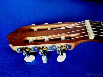 Predam guitalele Valencia JC350. - 3