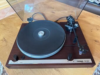 Vinylový gramofon Thorens TD 320 s přenoskou Yamaha MC-3 - 3