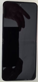 Prodám Samsung Galaxy Z Flip5 256GB barva Graphite + kožený - 3
