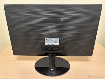 Monitor Samsung S24D300H – 24" Full HD, HDMI, VGA - 3
