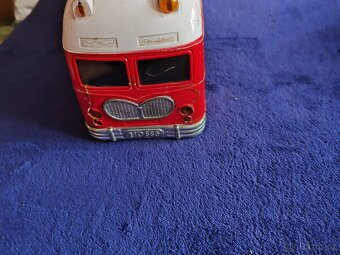 torzo starého autobusu - 3