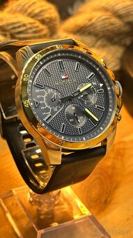 Hodinky Tommy Hilfiger TH320
- 3