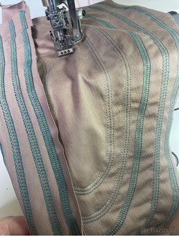 Průmyslový coverlock Siruba F007J - 3