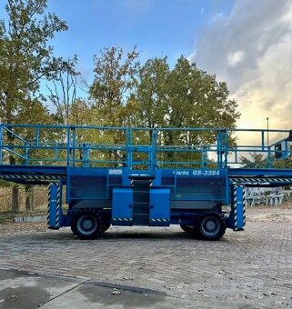 TERÉNNÍ NŮŽKOVÁ PLOŠINA GENIE GS 3384 RT - 3