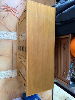 Rustikální komoda a vitrína - 3