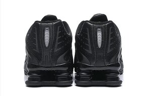 NIKE Air max Shox R4 "Triple Black" - 3