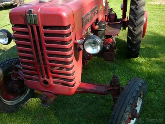 traktor MC CORMICK - 3
