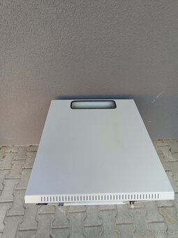 Serverová skříň, rack + Switch 1000 MB - 3