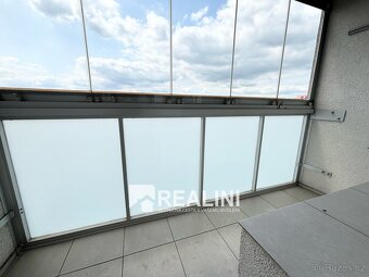 Pronájem bytu 1+kk, o výměře 31 m2 se zasklenou lodžií v Ka - 3