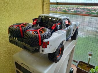 RC Traxxas Unlimited Desert Racer 1:8 TQi RTR s LED Fox - 3