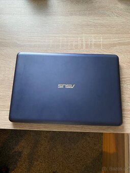 Malý notebook asus - 3