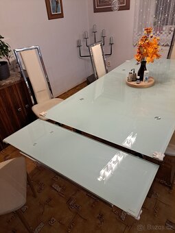 Rozkládací jídelní stůl se židlemi - 3