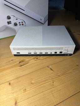 Xbox One S - 3