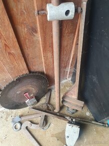 Cirkulárka s kotouči, pravítko - 3