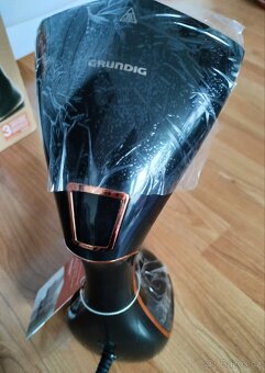 Ruční napařovač oděvů Grundig - 3