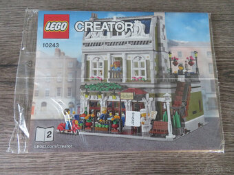 LEGO 10243 Parisian Restaurant - 3