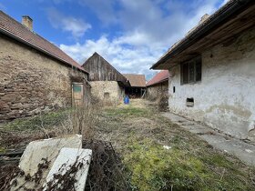 Dům s uzavřeným dvorem v obci Rohozná u Jihlavy - 3