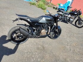 Husqvarna vitpilen 701 rv 2018 , 6500km, doplňky. - 3