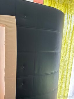 Černá koženková postel 180x200 s úložným prostorem - 3