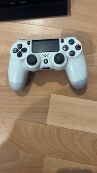 PlayStation 4 - 1TB + 2 ovladače a 5 her - 3