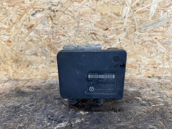 ŘÍDICÍ JEDNOTKA ABS 3T0614517A - 3