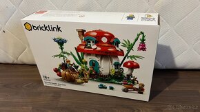 LEGO set bricklink 910037 mushroom house - 3
