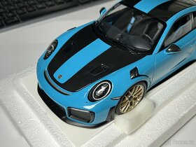 AutoArt - Porsche 911 GT2 RS Weissach (Miami Blue), 1:18 - 3