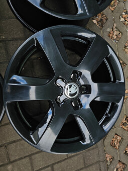 ALU kola disky Škoda 5x112 Superb Octavia R17 ET39 8J - 3