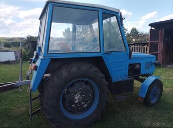 Prodám funkční garážovaný traktor Zetor 4611, r. v. 1969 - 3