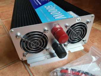 Měnič 12V / 220 V, 5000/2200W, čistý sinus - 3