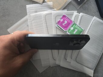 iPhone 15 Pro 128 GB, černý - 3