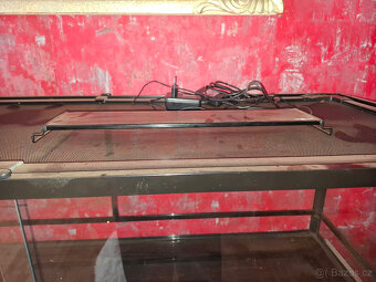 Prodám terarium 120 x 45 x 45 včetně osvětlení a výhřevu - 3