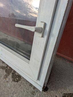 Nepoužité plastové okno 830x730 mm - 3