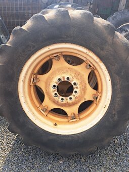 Zetor uřI zadní kola 16.9-30. - 3