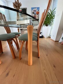 Designový jídelní stůl + 4 židle (masiv buk/sklo) - 3