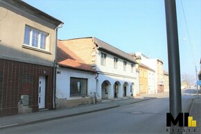 Prodej řadového RD s provozovnou ve městě Libochovice - 3