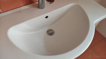 Koupelnová skříňka s umyvadlem - 3