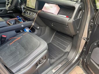 Land Rover Defender V8 - 3
