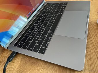 MacBook Pro 13” 2017, i5, 8 GB RAM, 512GB SSD - 3