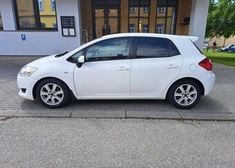 Toyota Auris 1,4 D4-D nafta manuál 66 kw - 3