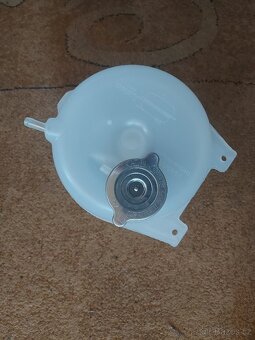 Expanzní nádoba na vodu Mercedes R/C107 SL/C - 3