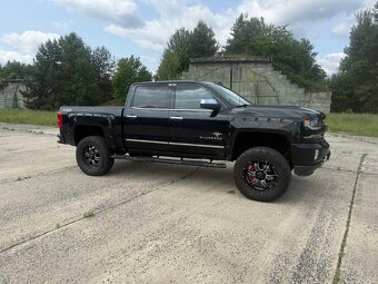 Chevrolet Silverado Z71 Black Widow - 3
