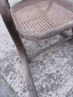 Nabízím starožitné houpací křeslo pro dítě. Thonet. Prasklé - 3