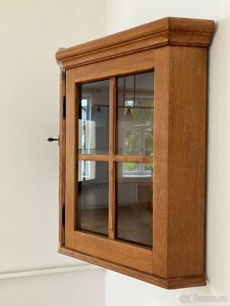 Prosklená závěsná komoda/knihovna - 3