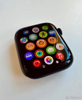 Apple Watch 8 45mm Cellular - temně inkoustová - 3
