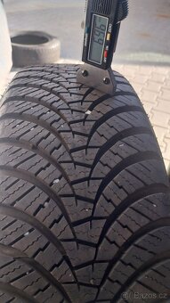 Prodám 2 x celoroční pneu Falken 185/65/15 - 3