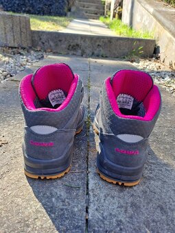 Kotníčkové boty zn. Lowa, vel. 33 - 3