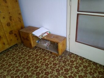 Prodám různý nábytek, kulatý rozkládací stůl - 3