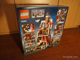 LEGO® Harry Potter™ 75980 Útok na Doupě - 3